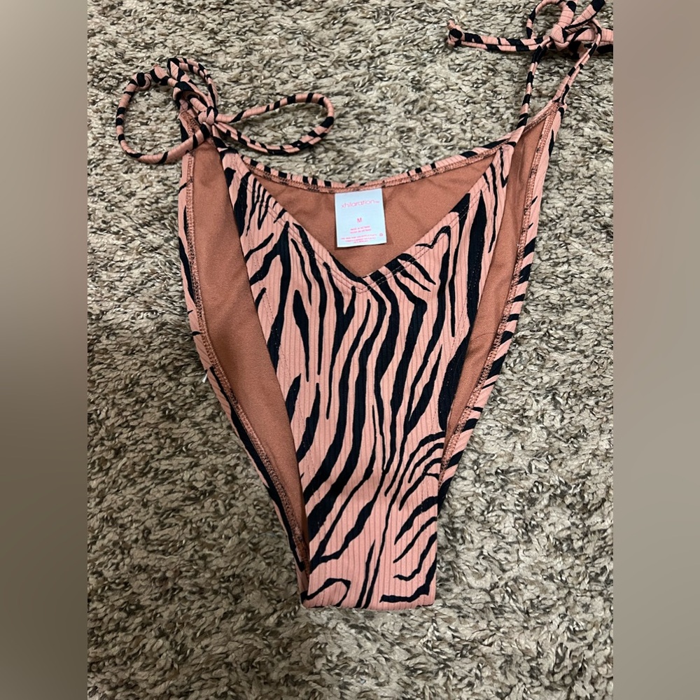Xhilaration Medium bottom swimsuit